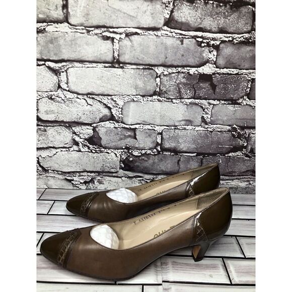 Salvatore Ferragamo Brown Leather Almond Toe Pump Heels Women Sz 8AAA US/38.5 - Picture 2 of 16
